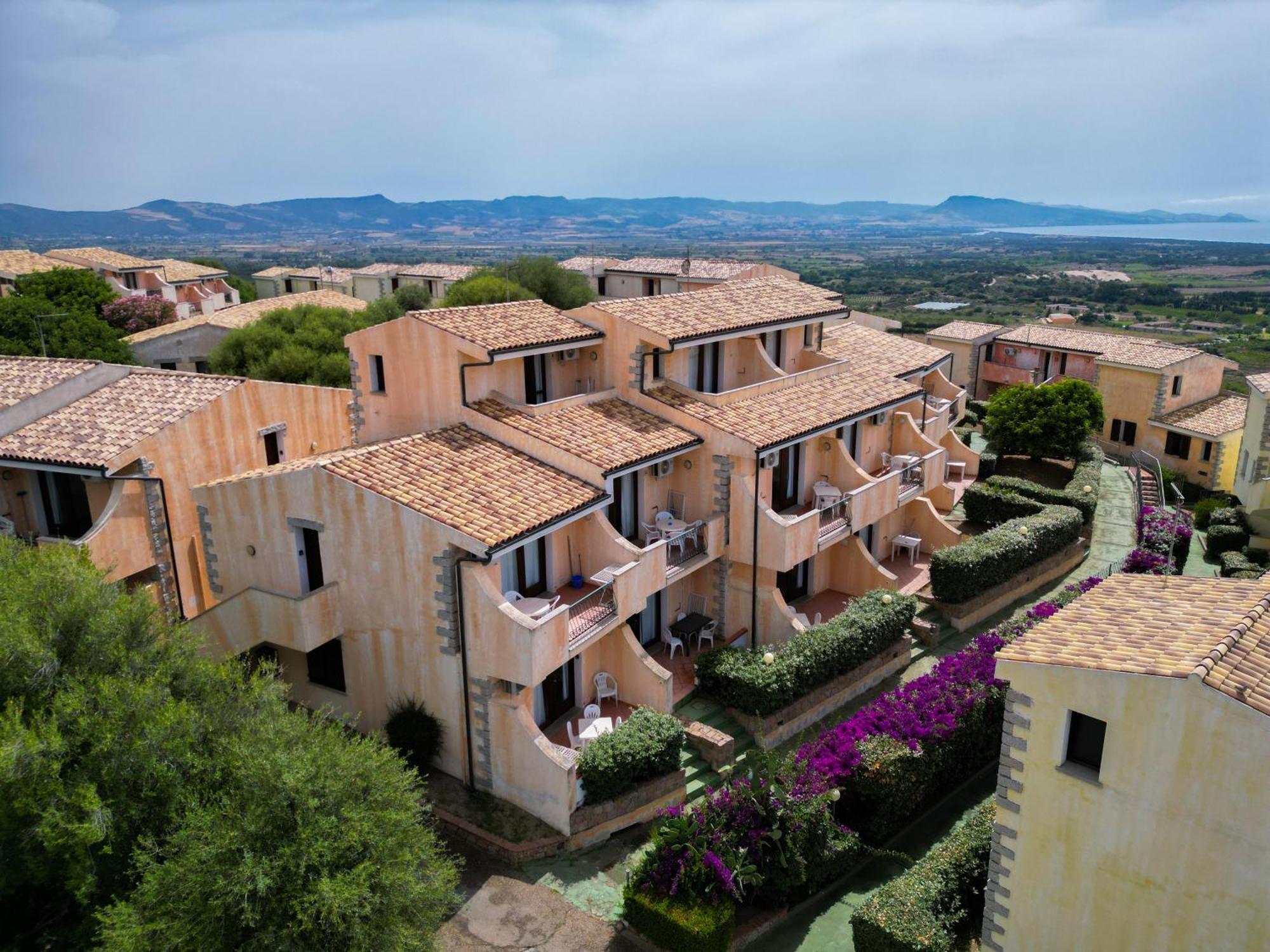 Il Borgo Di Badesi Aparthotel Exterior photo