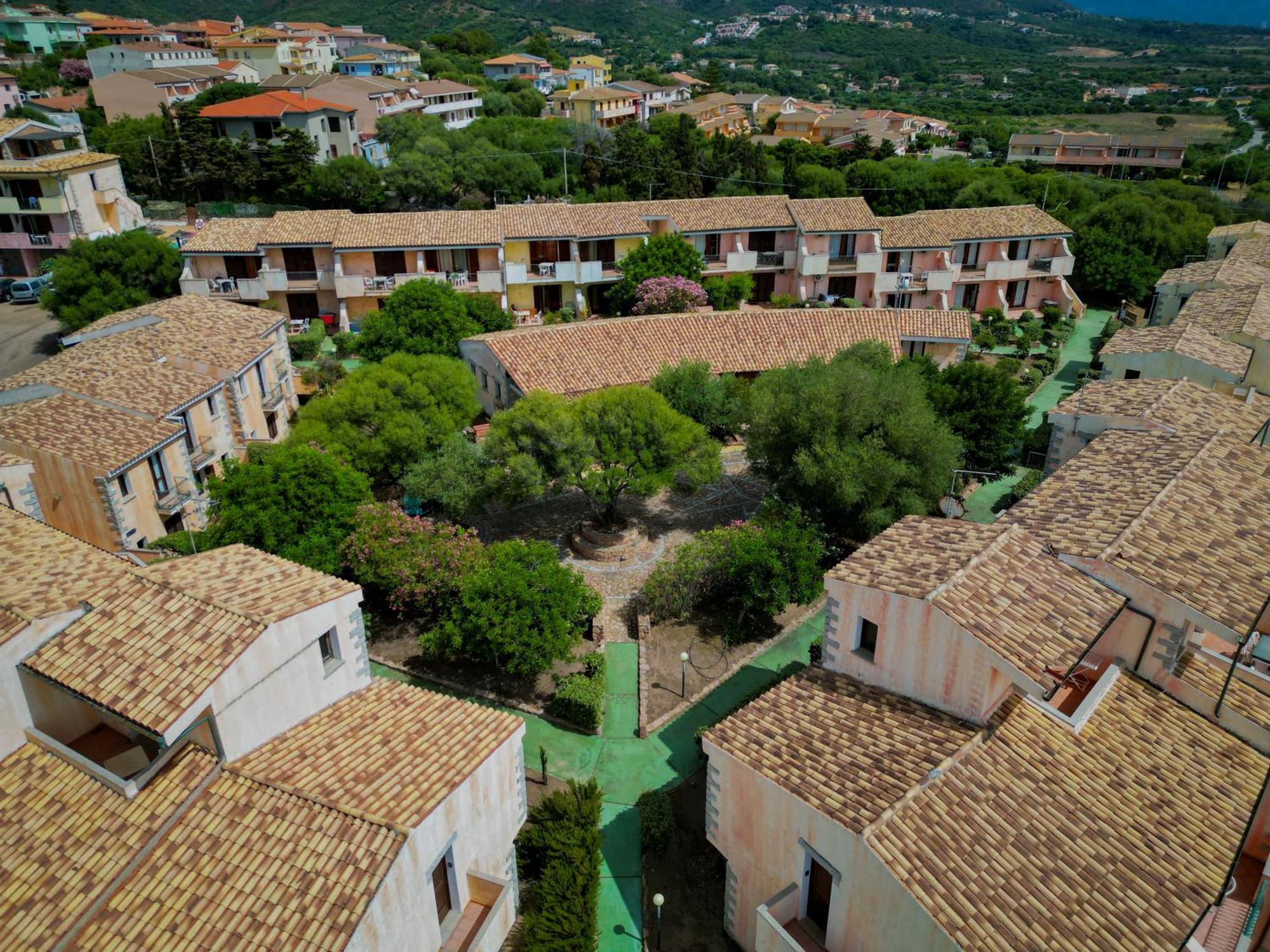 Il Borgo Di Badesi Aparthotel Exterior photo