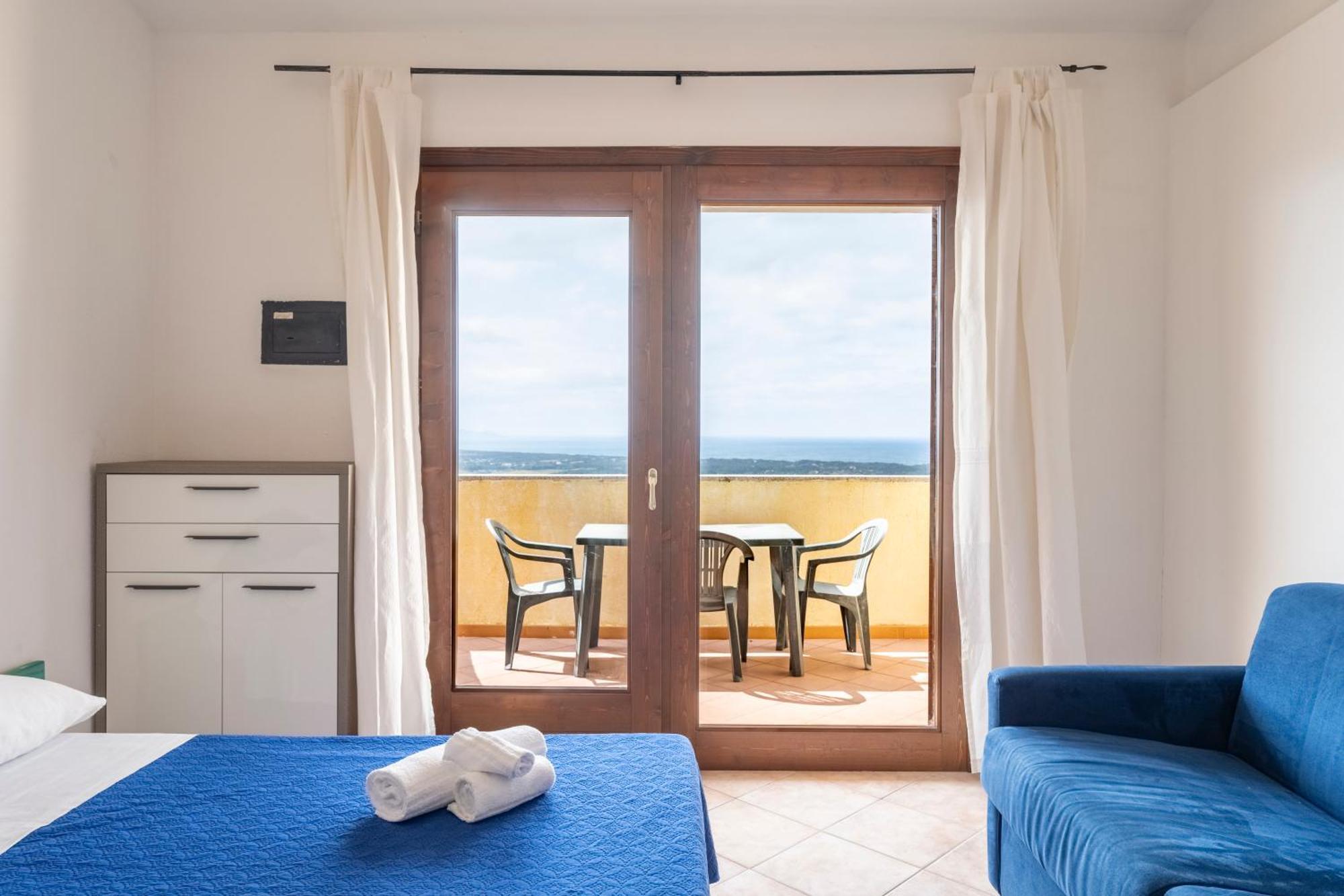 Il Borgo Di Badesi Aparthotel Exterior photo